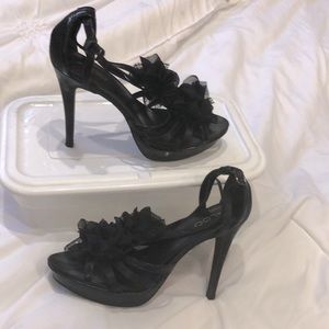 Black high heel with bows on top